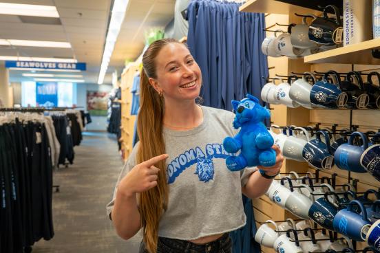Students buying SSU merchandise